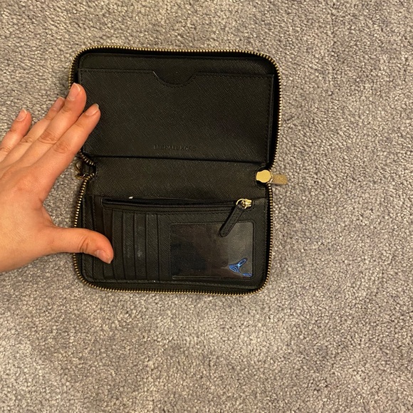 Black Michael Kors wallet - Picture 2 of 2
